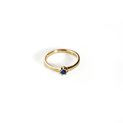 gold ring with sapphire