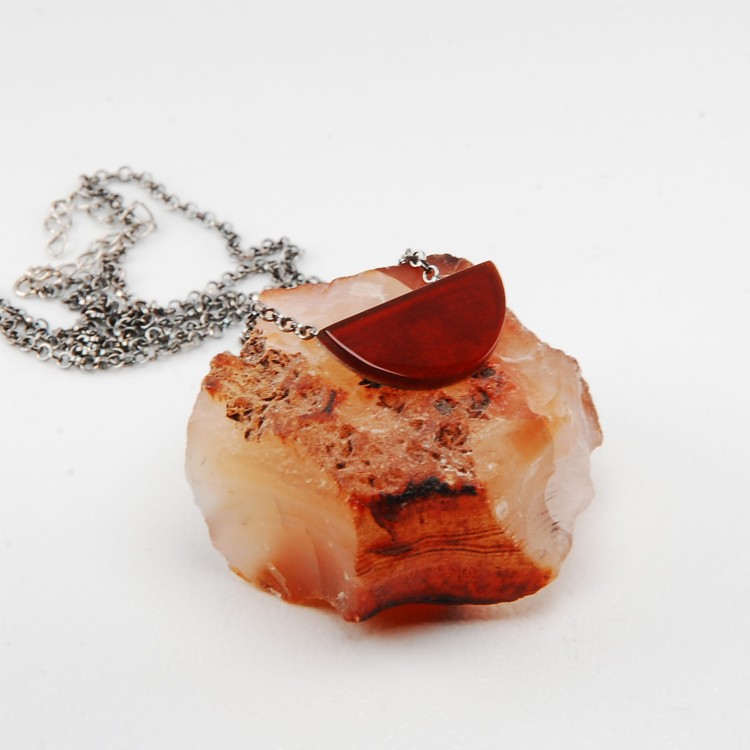 naszyjnik polokrąh wiśnia 1 płaski kw.jpg