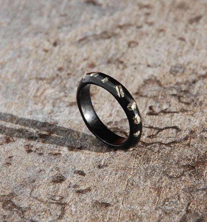 Obrączka z pirytami