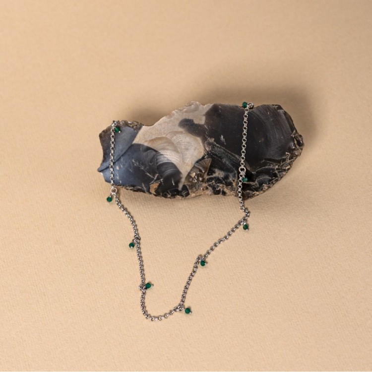 naszyjnik z zielonymi onyksami