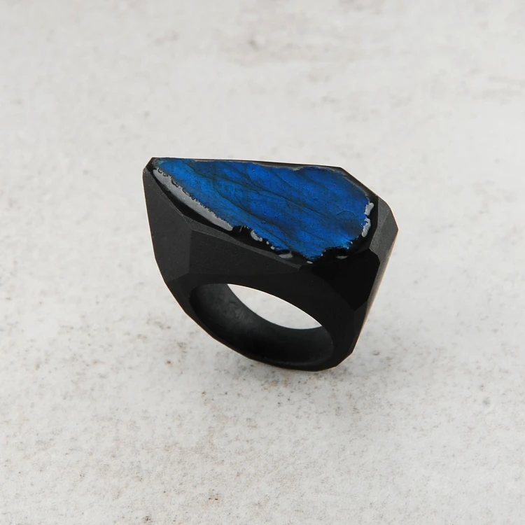 pierścionek z laradorytem 16,5 roz 1.jpg