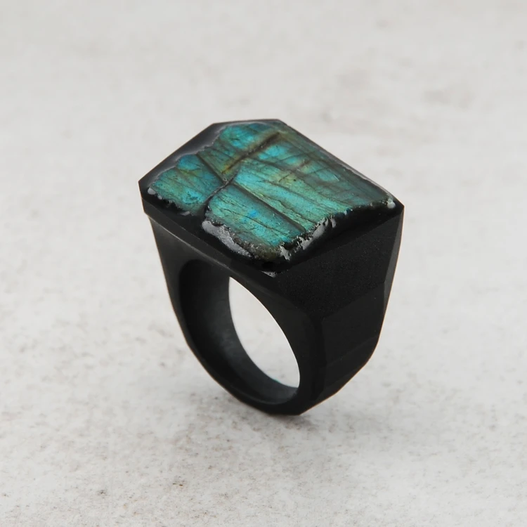 pierścionek z laradorytem 18,5  roz 3.jpg