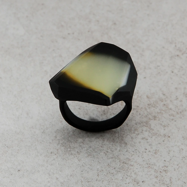 pierścionek frame z bursztynem ctrynowym 21 roz 3.jpg