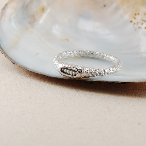 pierścionek pearl w jasnym rodowaniu 1.jpg