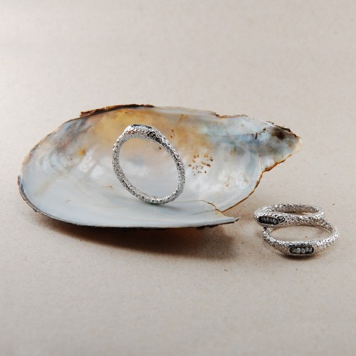 pierścionek pearl w jasnym rodowaniu 2.jpg