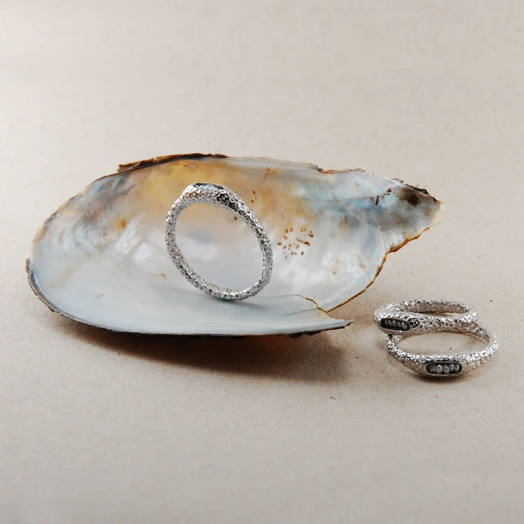 pierścionek pearl w jasnym rodowaniu 2.jpg