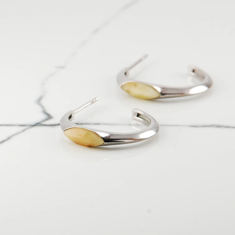 kolczyki split z mlecznym bursztynem markizą 2.jpg