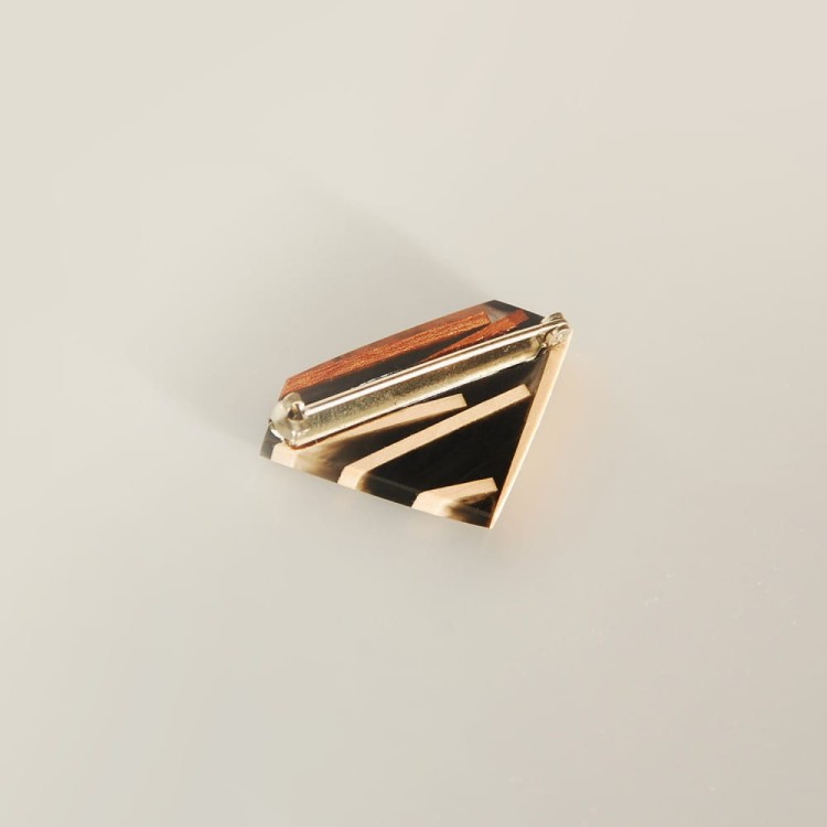 Broszka  romb z drewnem