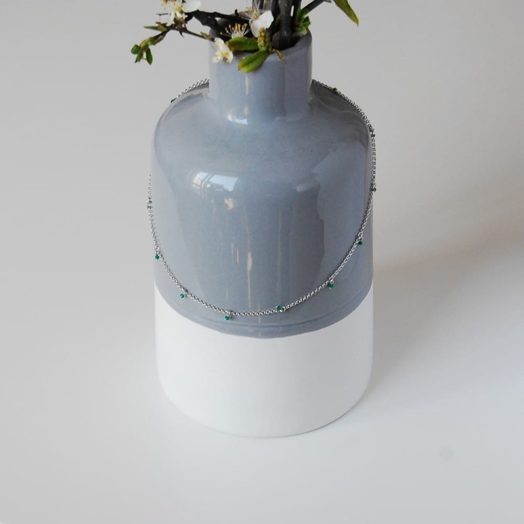 naszyjnik z zielonymi onyksami