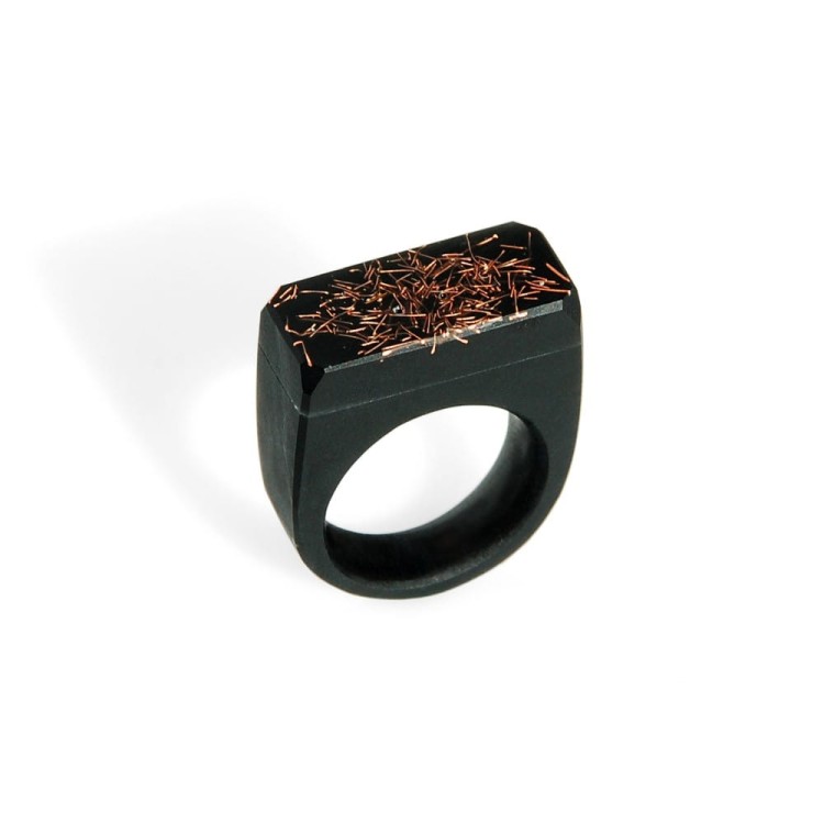 sygnet z opiłkami miedzi