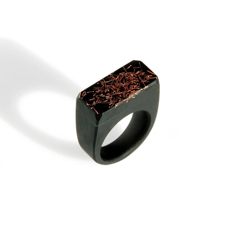 sygnet z opiłkami miedzi