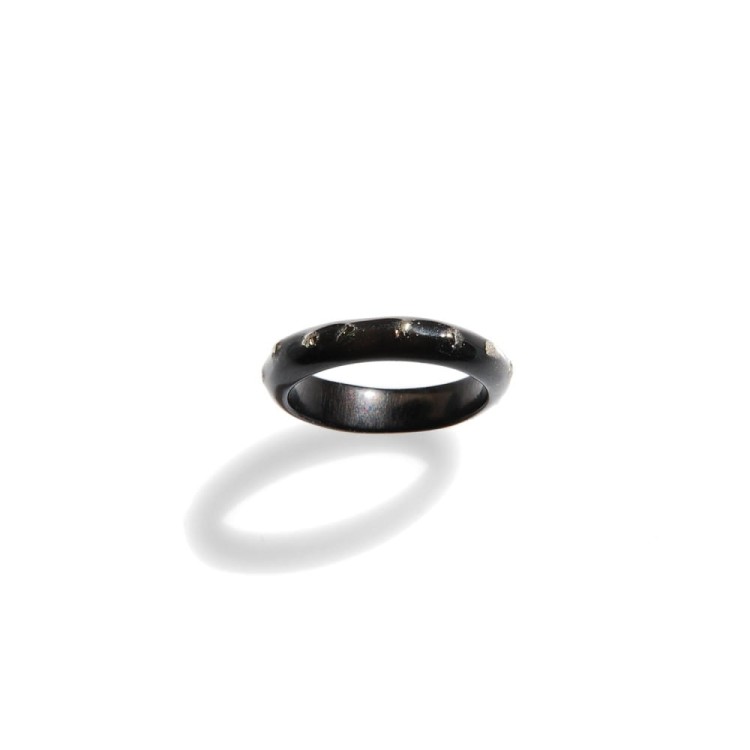 Obrączka z pirytami