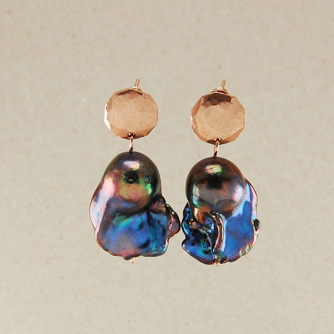 MEDALIONY earrings with black pearls
