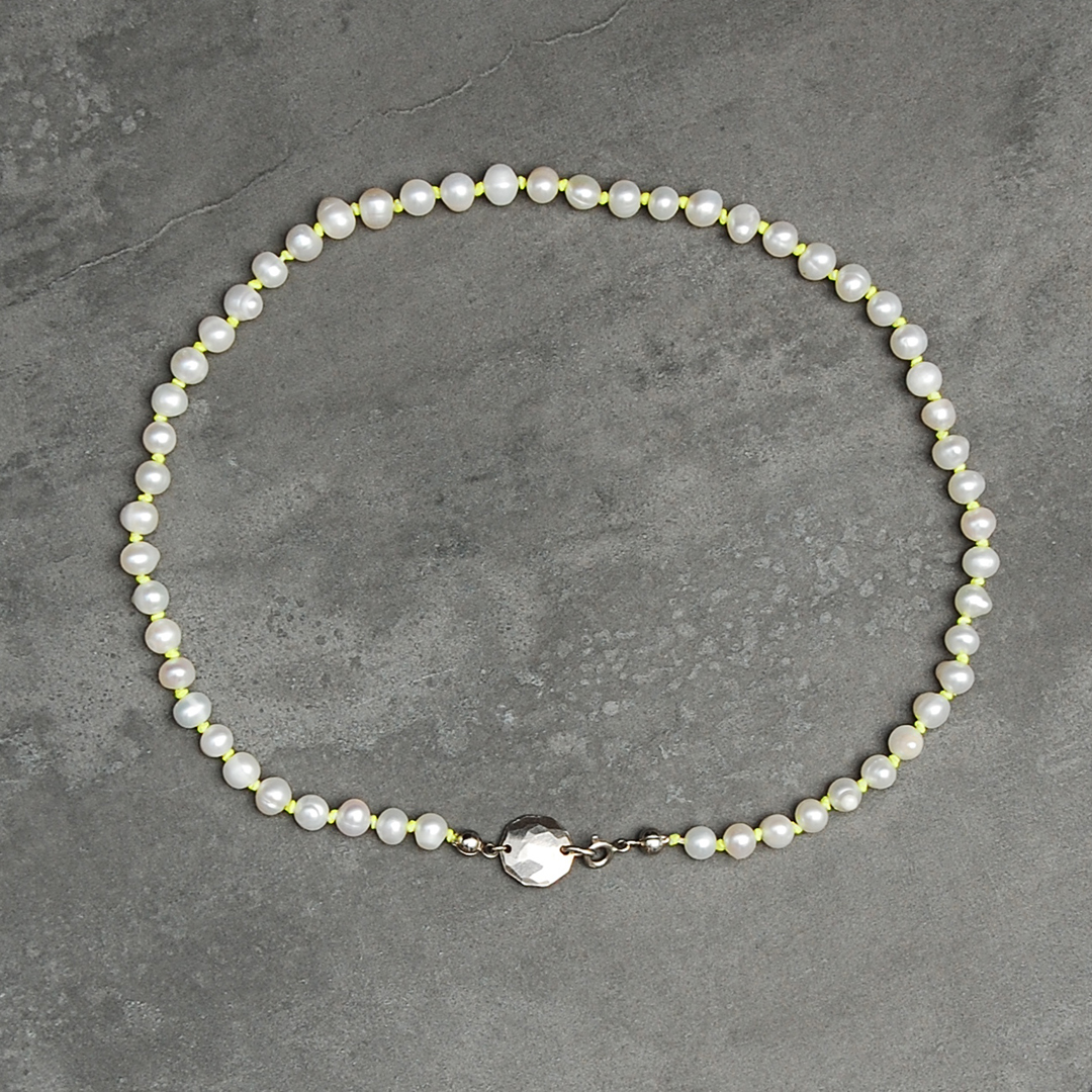 MEDALION pearl necklace