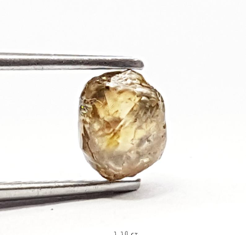 Surowy diament